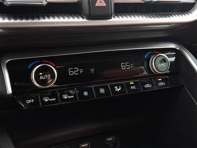 Photo of 2023 Glacial White Pearl Kia K5
