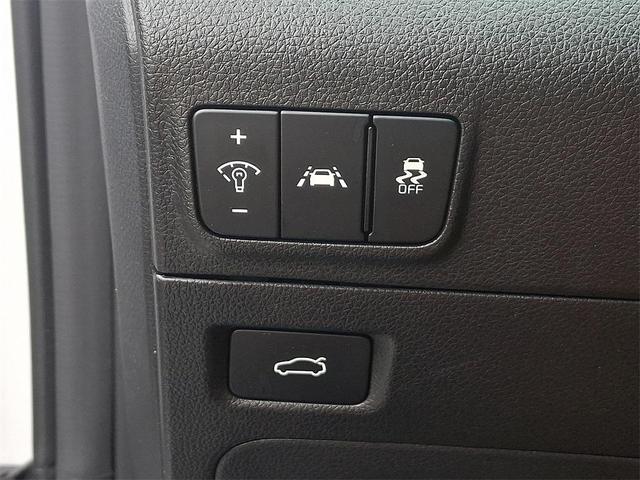 Photo of 2023 Glacial White Pearl Kia K5