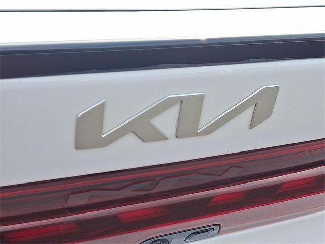 Photo of 2023 Glacial White Pearl Kia K5