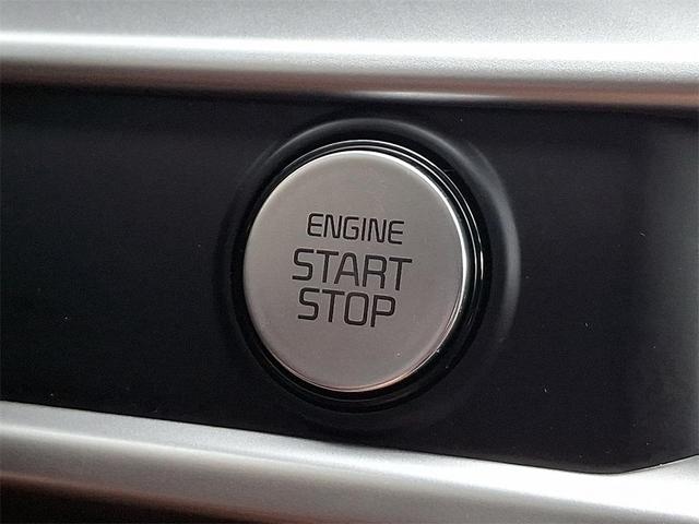 Photo of 2023 Glacial White Pearl Kia K5