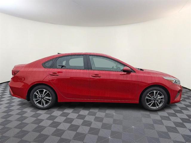 Photo of 2023 Currant Red Kia Forte