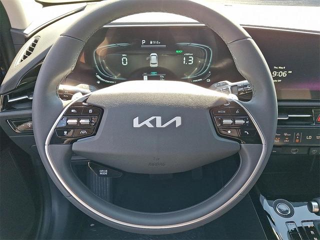 Photo of 2025 Mineral Blue Kia Niro