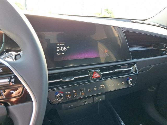 Photo of 2025 Mineral Blue Kia Niro