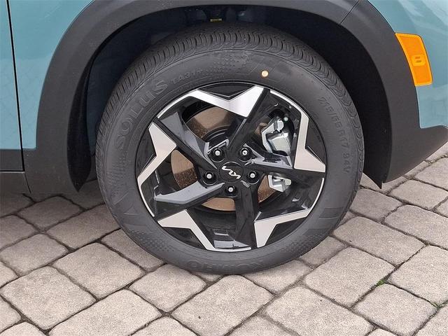 Photo of 2025 Blue Kia Seltos