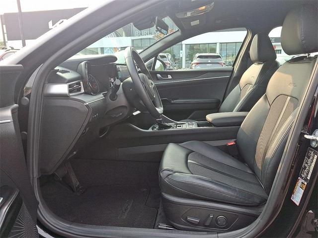 Photo of 2023 Ebony Black Kia K5