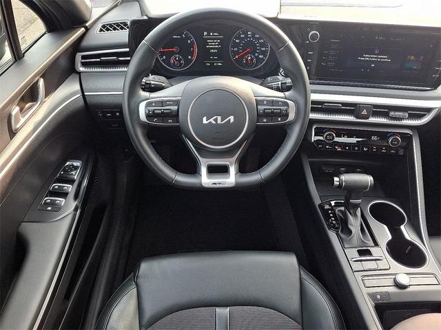 Photo of 2023 Ebony Black Kia K5