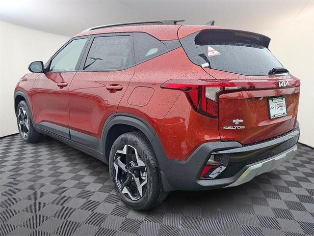 Photo of 2025 Mars Orange Kia Seltos