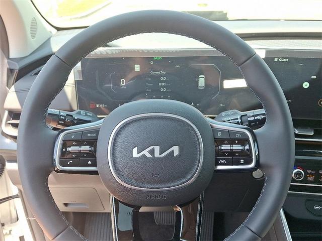 Photo of 2026 Snow White Pearl Kia Carnival