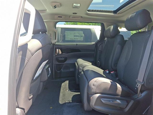 Photo of 2026 Snow White Pearl Kia Carnival