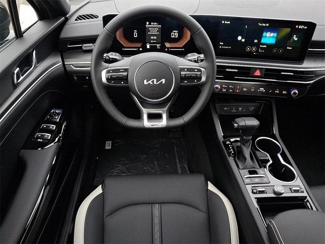 Photo of 2026 Aurora Black Pearl Kia K5