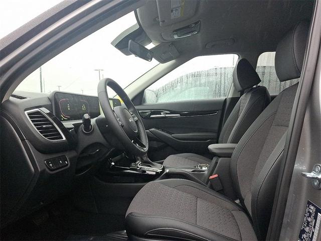 Photo of 2025 Steel Gray Kia Seltos