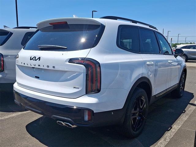 Photo of 2025 Glacial White Pearl Kia Telluride