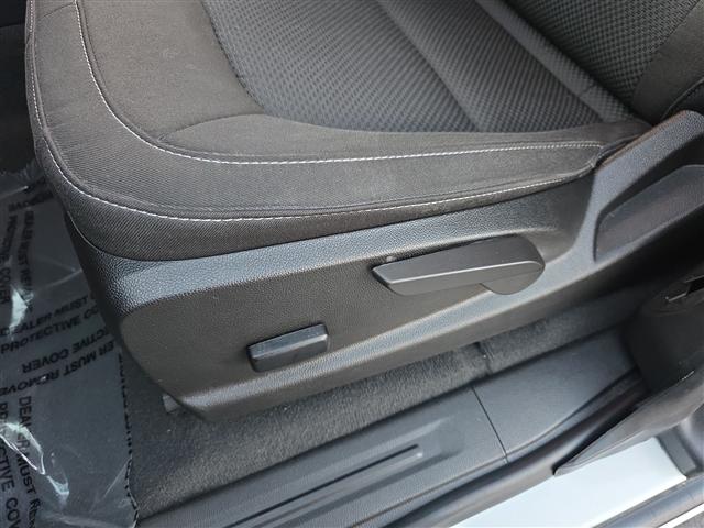 Photo of 2022 Summit White Chevrolet Colorado