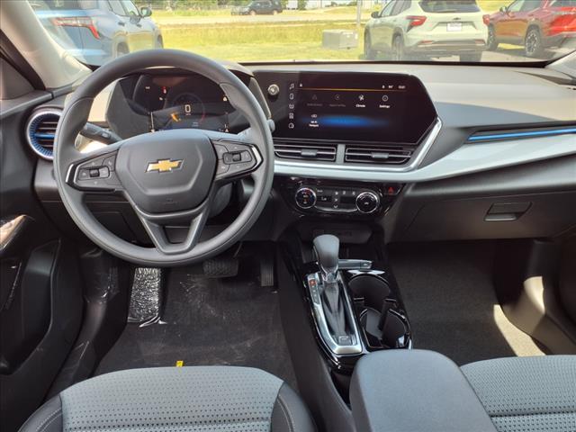 Photo of 2025 Summit White Chevrolet Trax