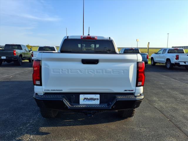 Photo of 2025 Summit White Chevrolet Colorado