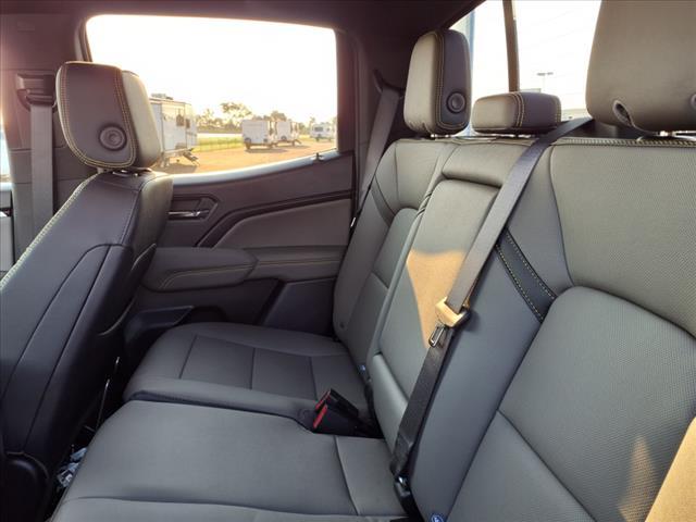 Photo of 2025 Summit White Chevrolet Colorado