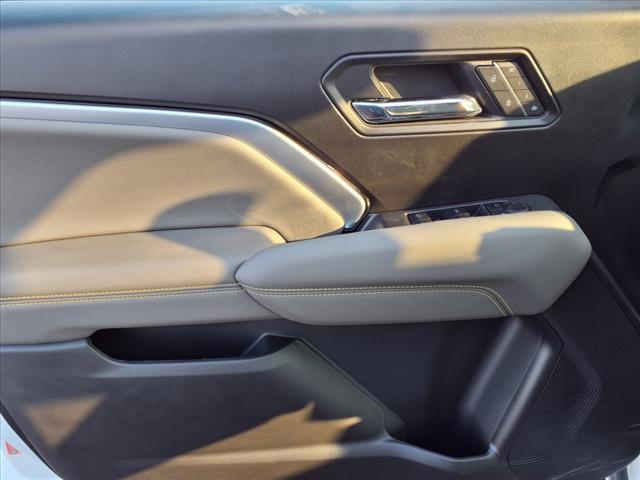 Photo of 2025 Summit White Chevrolet Colorado