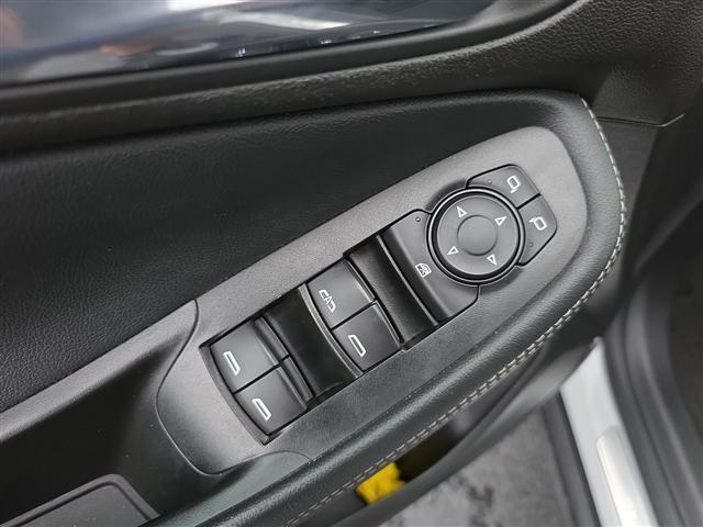 Photo of 2022 Summit White Buick Encore GX