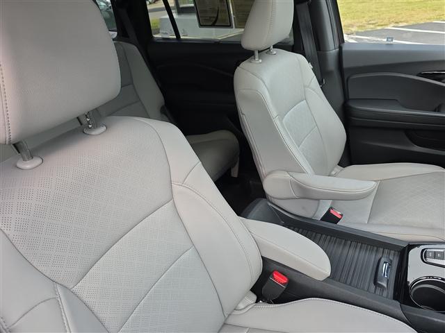Photo of 2020 Deep Scarlet Pearl Honda Passport
