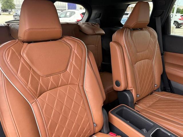 Photo of 2024 Majestic White Black Obsidian INFINITI QX60