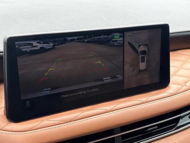 Photo of 2024 Majestic White Black Obsidian INFINITI QX60