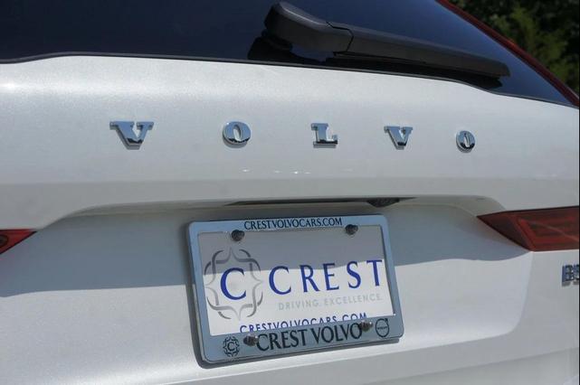 Photo of 2026 Crystal White Volvo XC60