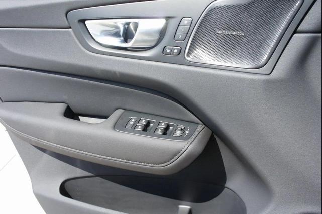 Photo of 2026 Crystal White Volvo XC60