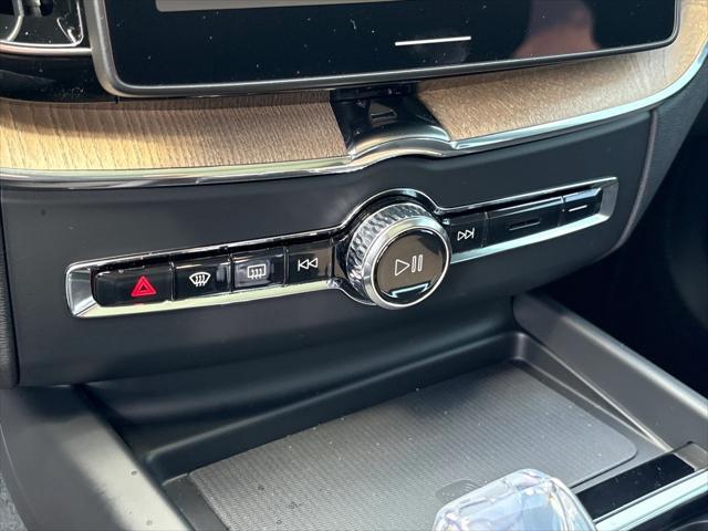 Photo of 2026 Vapour Gray Volvo XC60