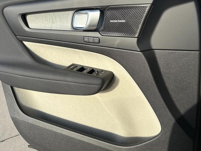 Photo of 2025 Sand Dune Volvo XC40