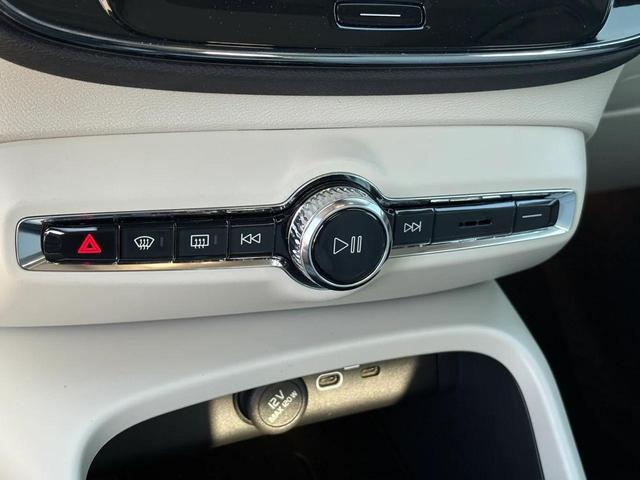 Photo of 2025 Sand Dune Volvo XC40