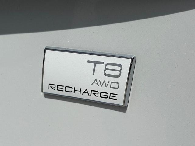 Photo of 2022 Crystal White Metallic Volvo XC90 Recharge Plug-In Hybrid