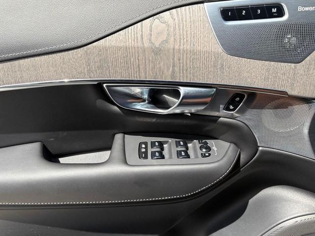 Photo of 2022 Crystal White Metallic Volvo XC90 Recharge Plug-In Hybrid