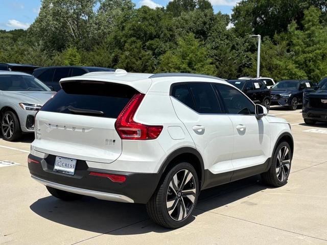 Photo of 2025 Crystal White Pearl Volvo XC40