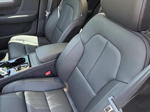 Photo of 2025 Crystal White Pearl Volvo XC40