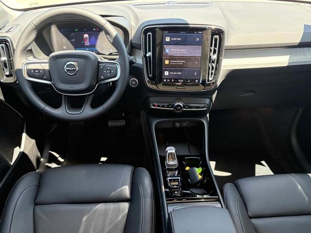 Photo of 2025 Crystal White Pearl Volvo XC40