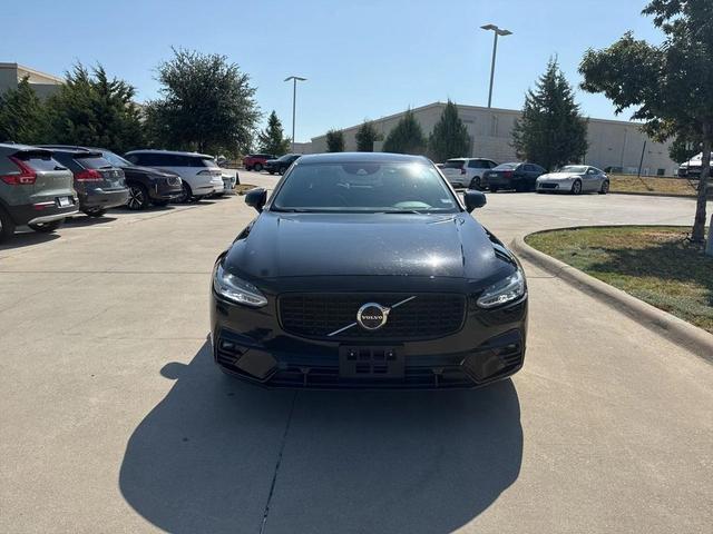 Photo of 2021 Onyx Black Metallic Volvo S90