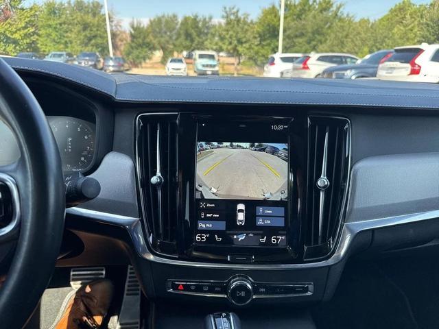 Photo of 2021 Onyx Black Metallic Volvo S90