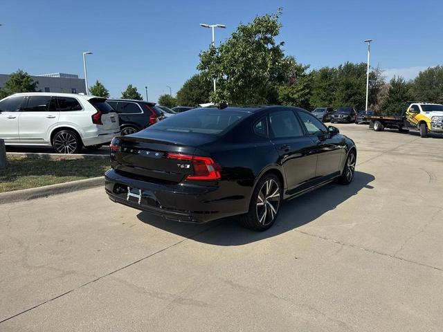 Photo of 2021 Onyx Black Metallic Volvo S90