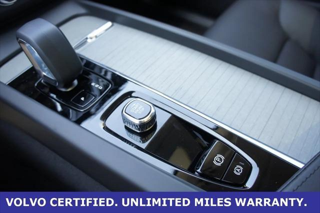 Photo of 2025 Onyx Black Volvo XC60 Plug-In Hybrid
