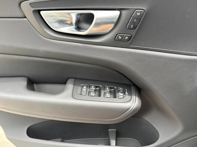 Photo of 2025 Crystal White Volvo XC60 Plug-In Hybrid