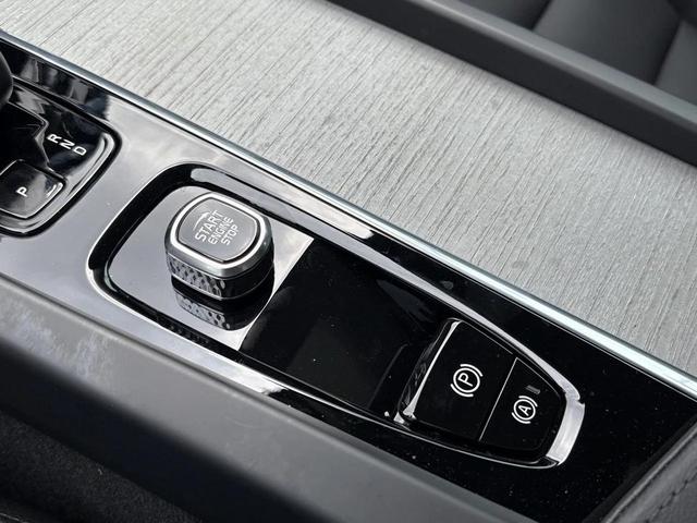 Photo of 2025 Crystal White Volvo XC60 Plug-In Hybrid