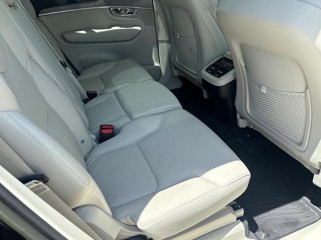 Photo of 2023 Onyx Black Volvo XC90