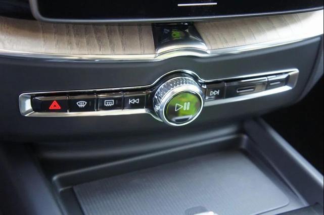 Photo of 2026 Aurora Silver Volvo XC60