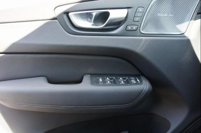 Photo of 2026 Aurora Silver Volvo XC60