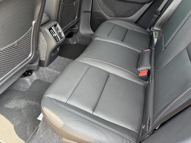 Photo of 2025 Onyx Black Volvo XC40