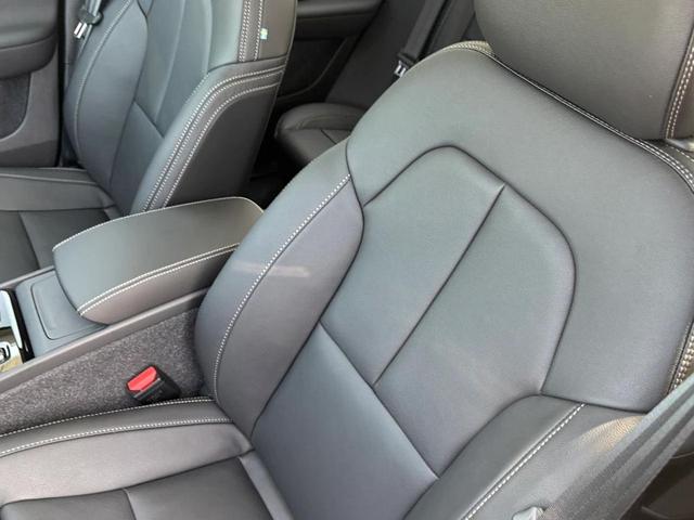 Photo of 2025 Onyx Black Volvo XC40
