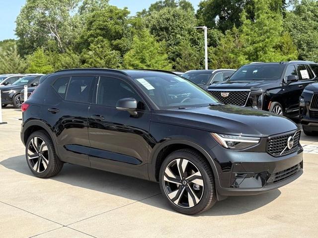 Photo of 2025 Onyx Black Volvo XC40