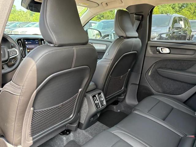 Photo of 2025 Onyx Black Volvo XC40