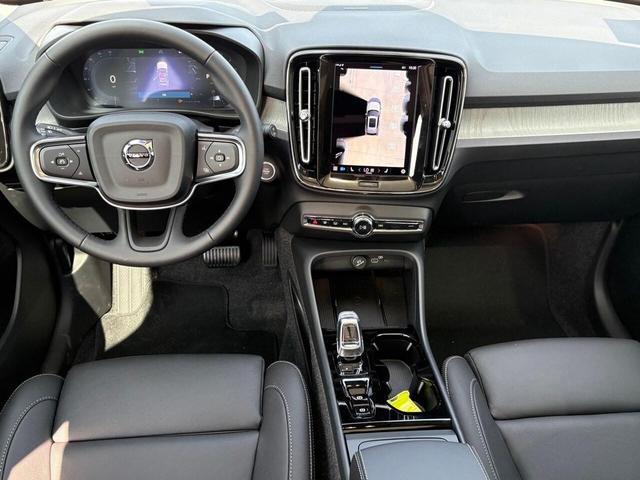 Photo of 2025 Onyx Black Volvo XC40