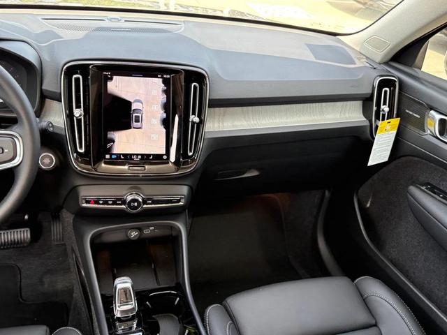 Photo of 2025 Onyx Black Volvo XC40